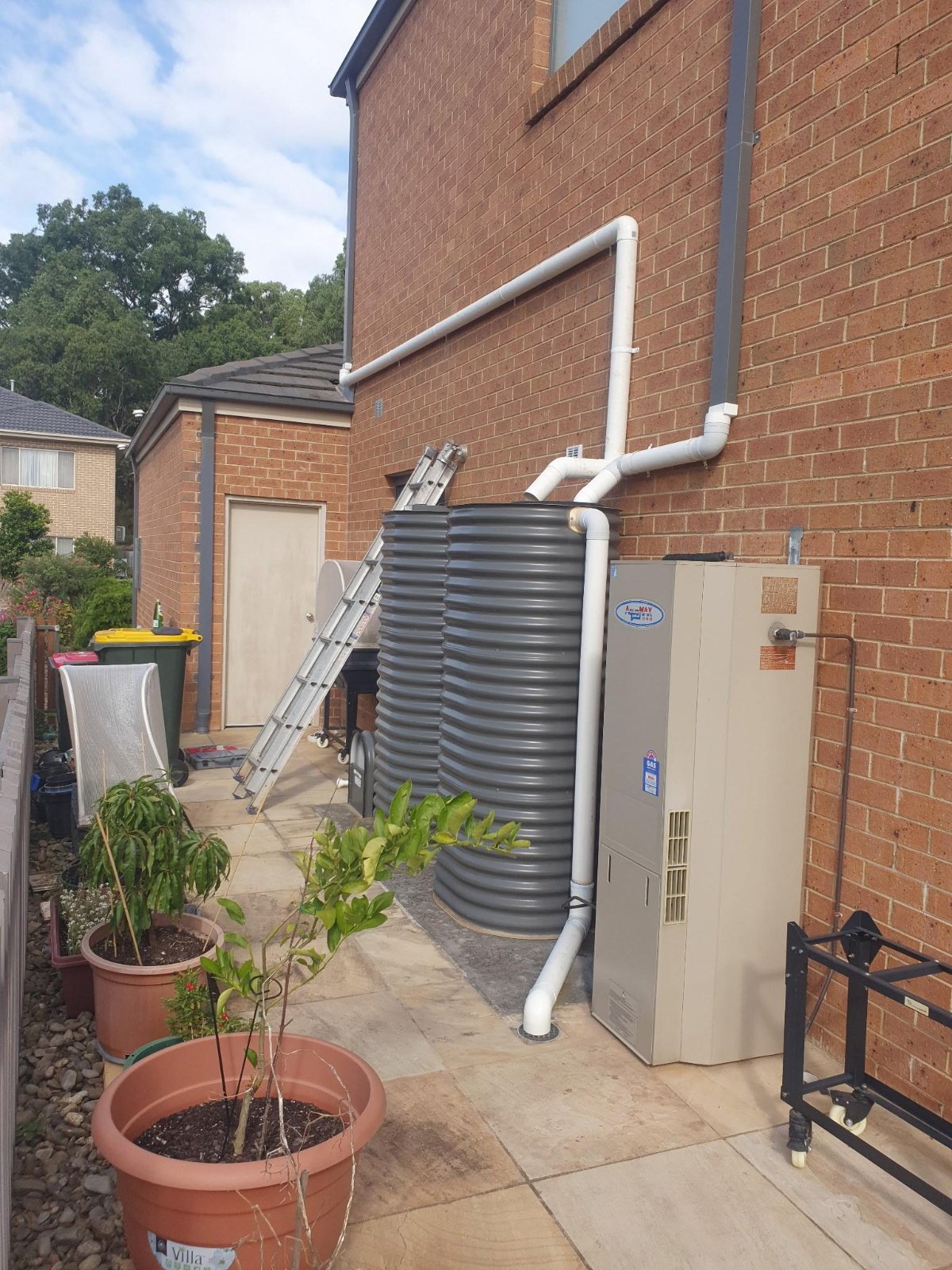 Stormwater and rainwater tank system Bundoora